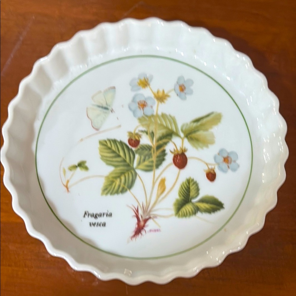 Le Faune porcelain pie 🥧 strawberry Floral Bakeware Dish 8” round made in France